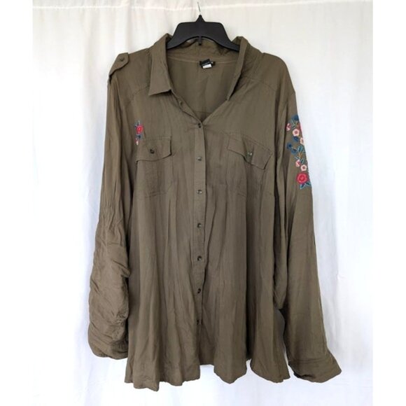 Torrid Tunic Blouse Womens Size 4 Floral Embroidered Roll Tab Sleeve Flowy Green - Picture 1 of 4